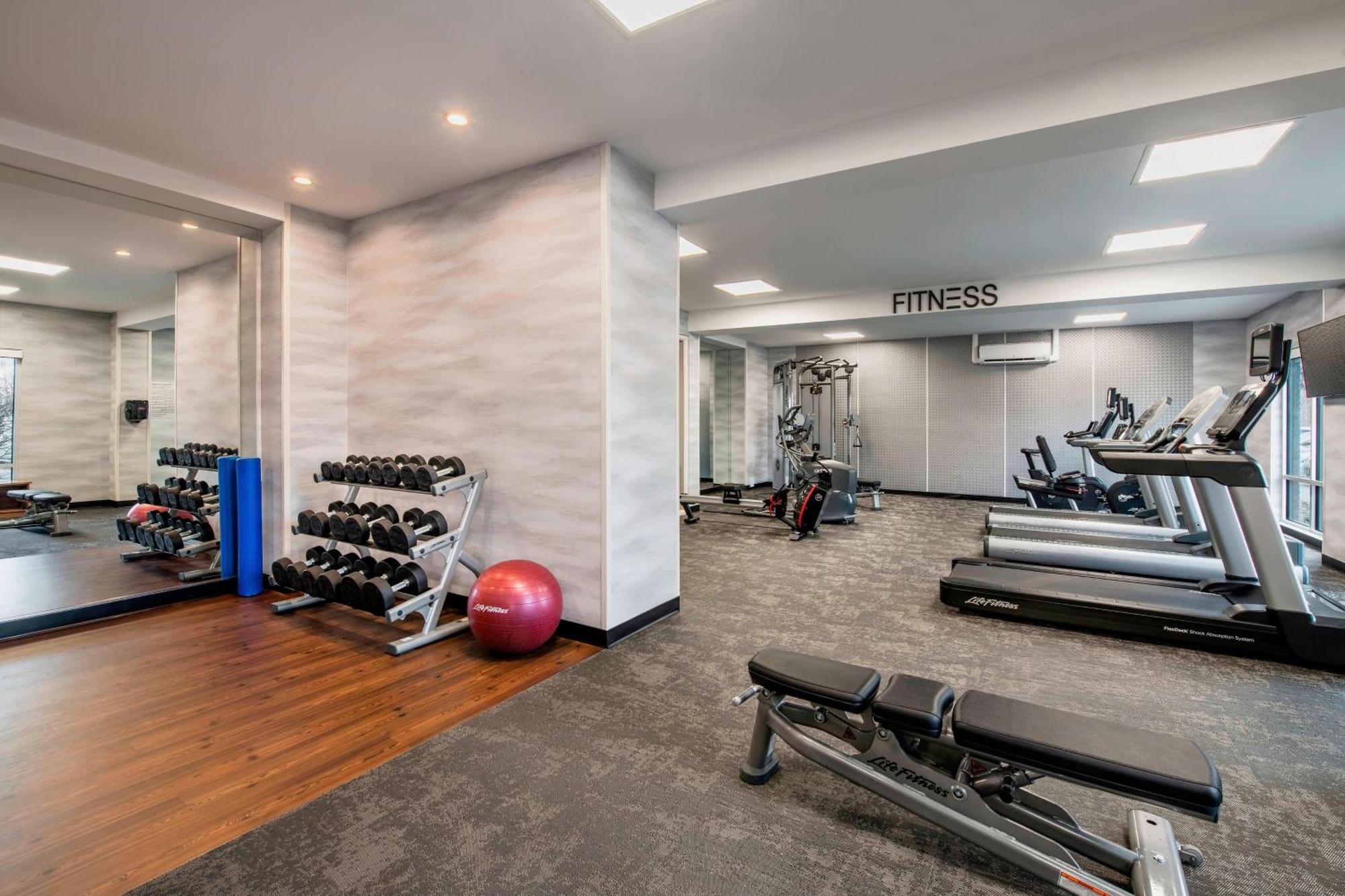 Fairfield Inn & Suites By Marriott Kelowna Dış mekan fotoğraf