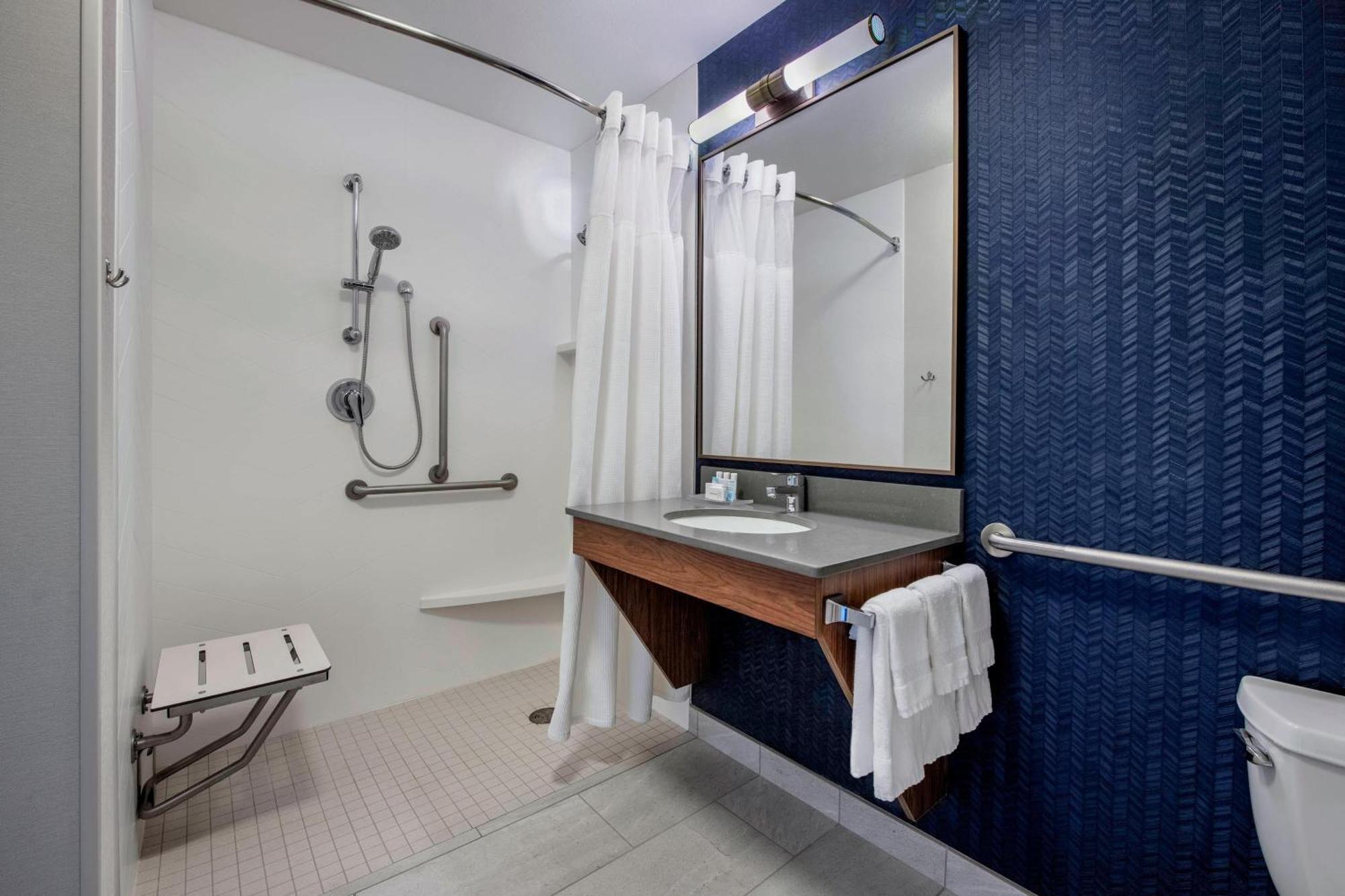 Fairfield Inn & Suites By Marriott Kelowna Dış mekan fotoğraf