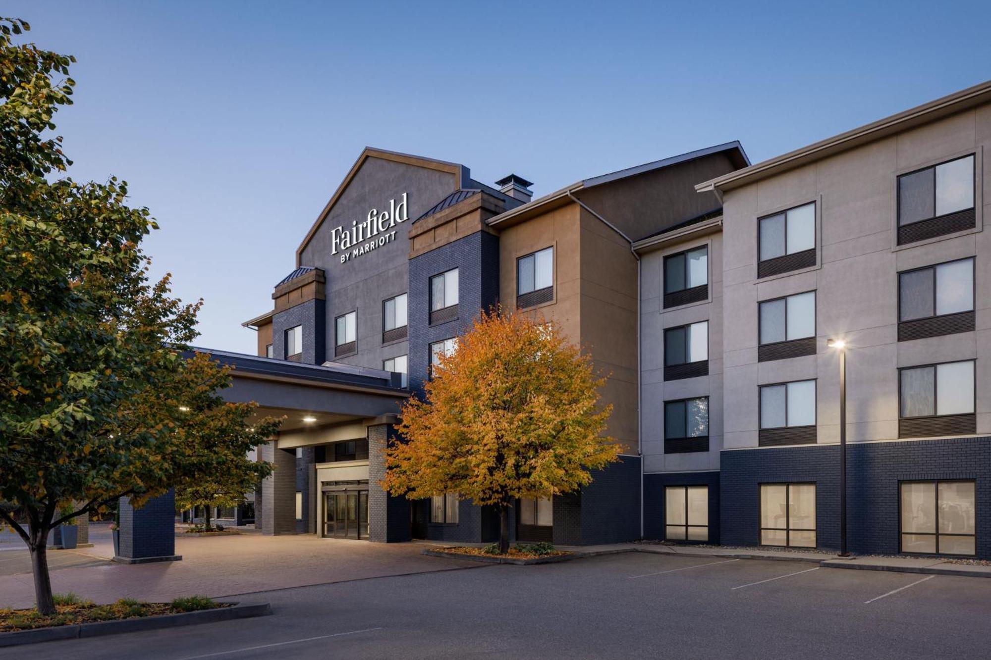 Fairfield Inn & Suites By Marriott Kelowna Dış mekan fotoğraf