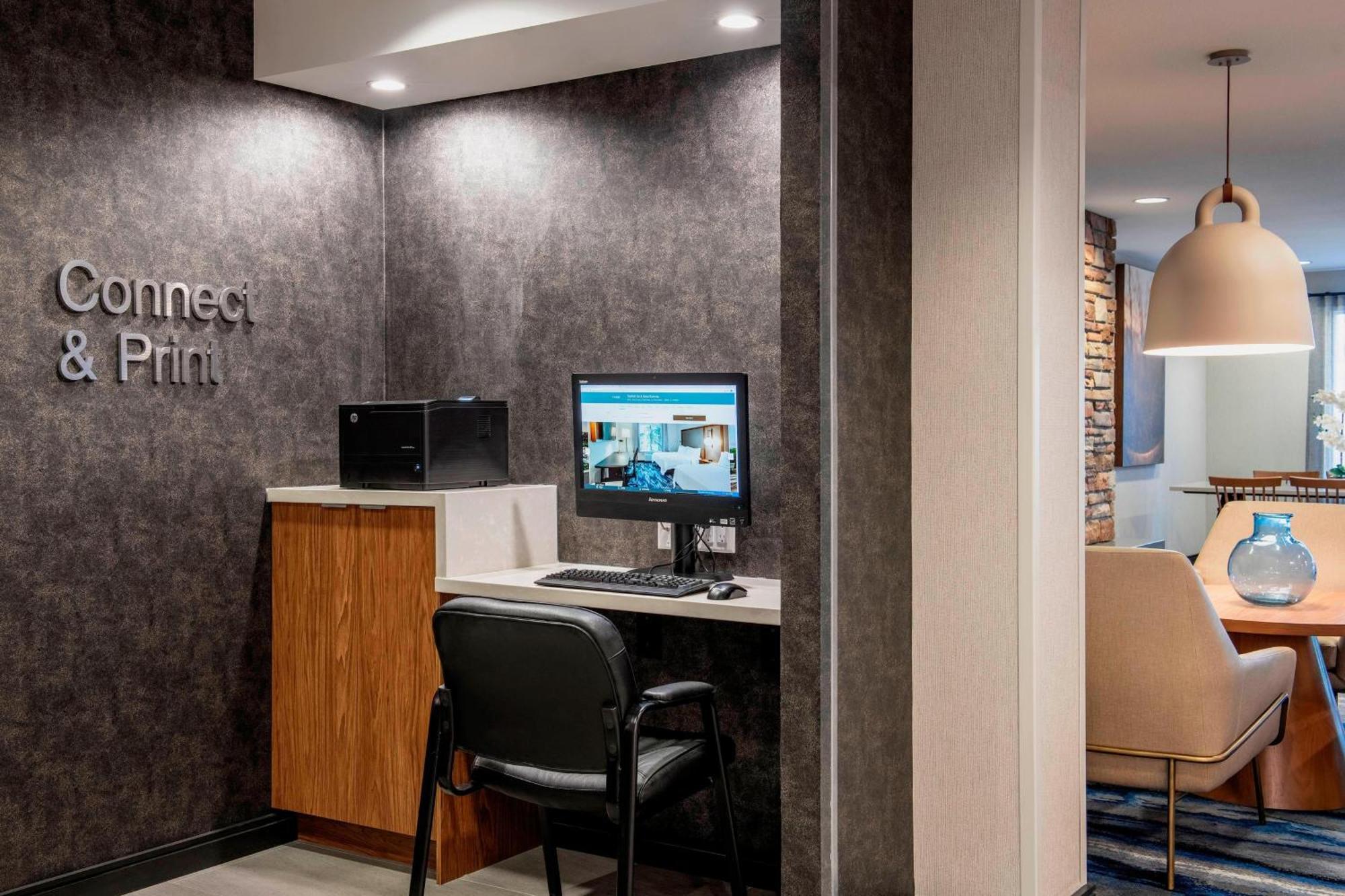 Fairfield Inn & Suites By Marriott Kelowna Dış mekan fotoğraf
